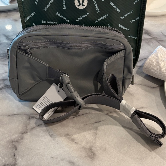 lululemon athletica Charcoal Belt Bag 2L - Picture 3 of 3